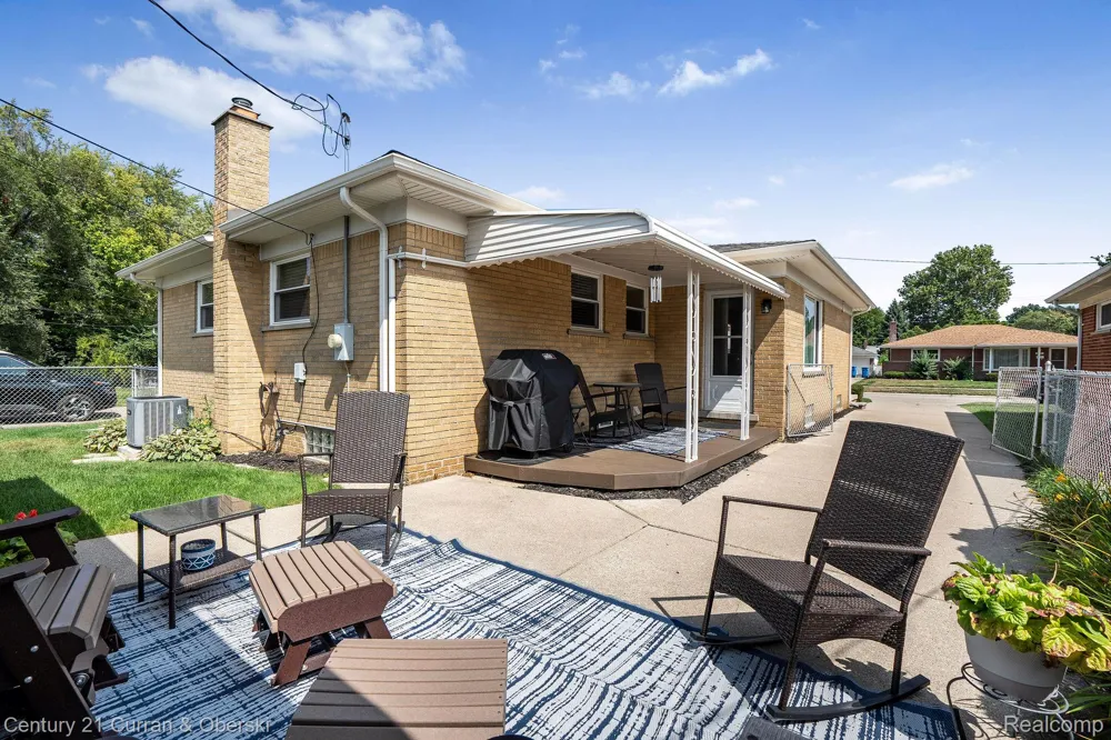 8233 Evangeline Street Dearborn Heights City, MI 48127