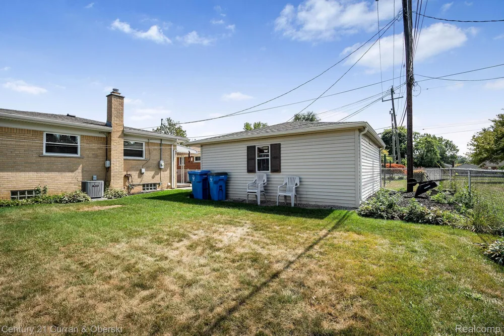 8233 Evangeline Street Dearborn Heights City, MI 48127