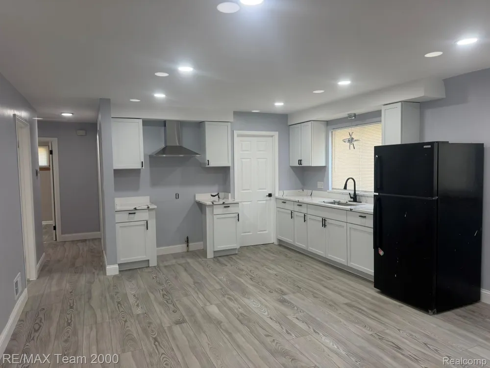9023 Evergreen Avenue Detroit City, MI 48228