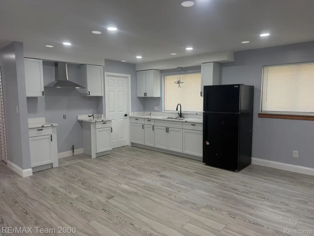 9023 Evergreen Avenue Detroit City, MI 48228