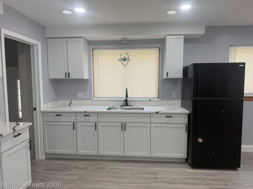9023 Evergreen Avenue Detroit City, MI 48228
