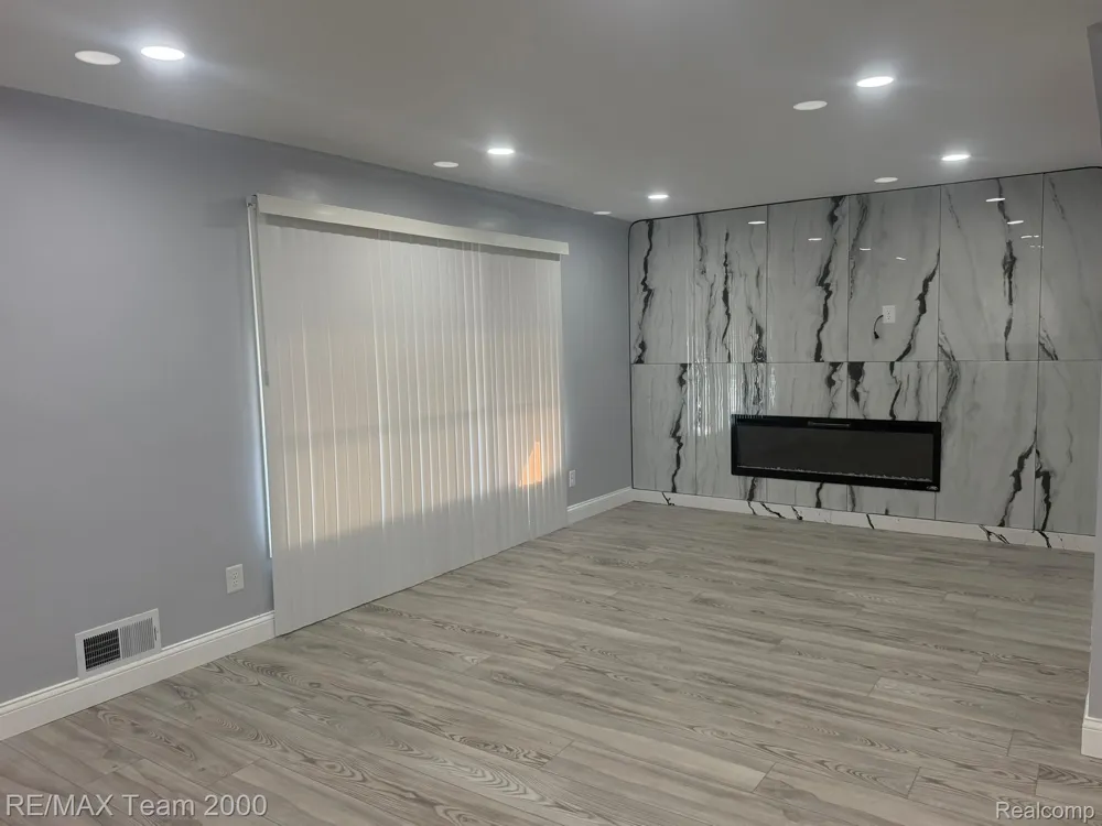 9023 Evergreen Avenue Detroit City, MI 48228