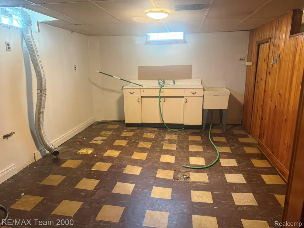 9023 Evergreen Avenue Detroit City, MI 48228