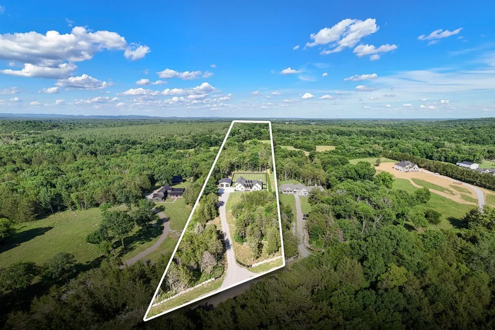 2207 Carpenter Bridge Rd Columbia, TN 38401