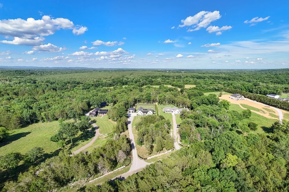 2207 Carpenter Bridge Rd Columbia, TN 38401