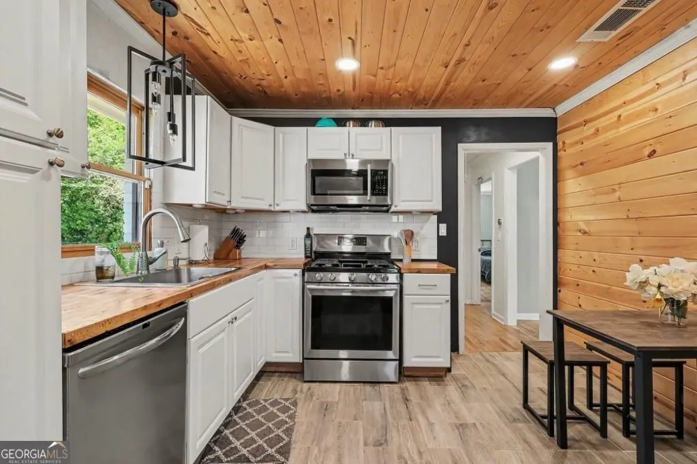 1120 Delores Forest Park, GA 30297