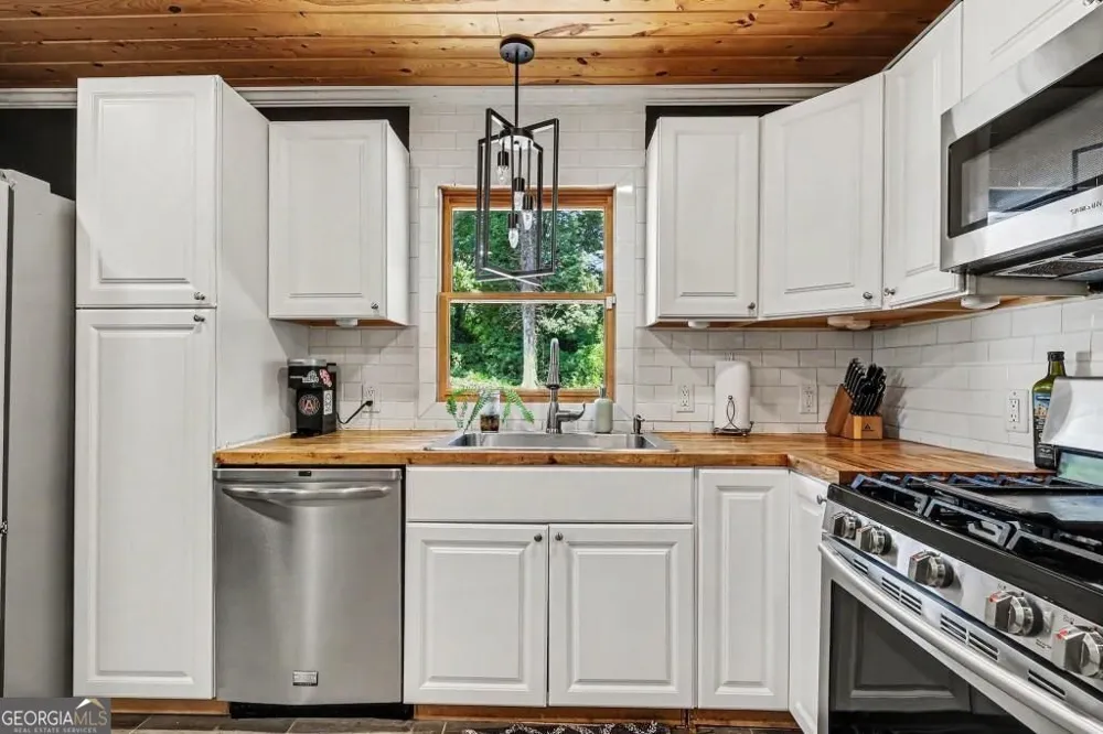 1120 Delores Forest Park, GA 30297