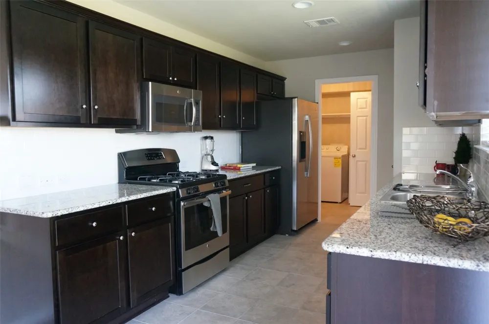 399 LANGELY Kyle, TX 78640