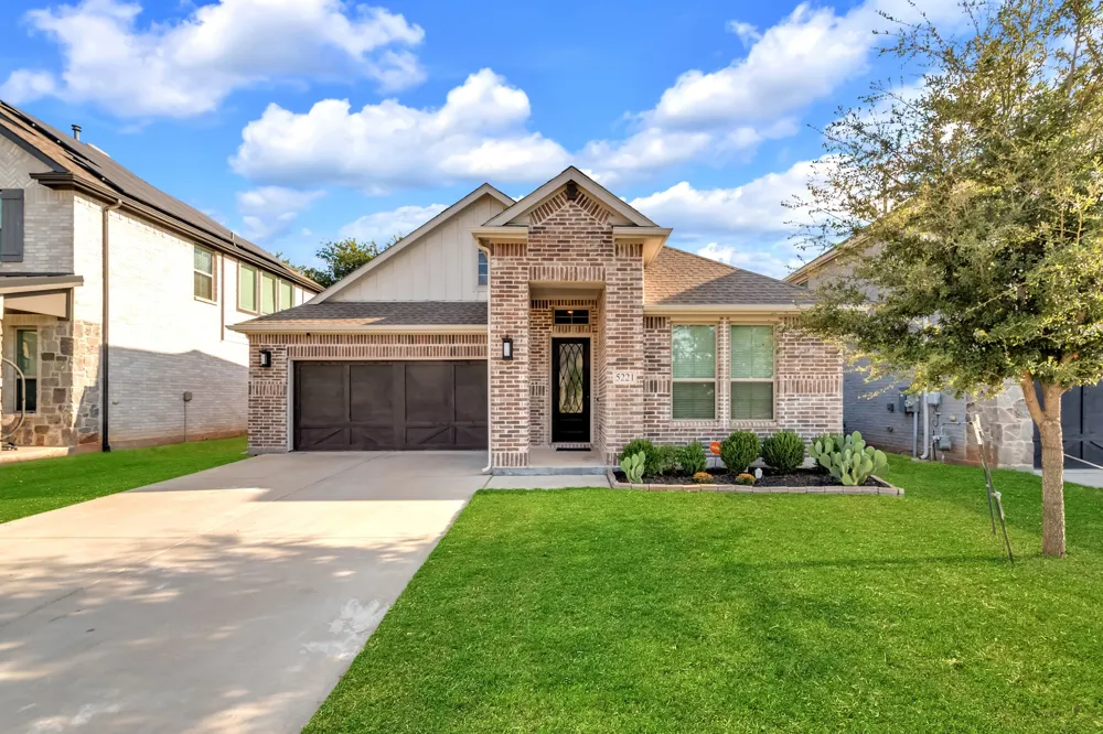 5221 Beautyberry Drive Fort Worth, TX 76036