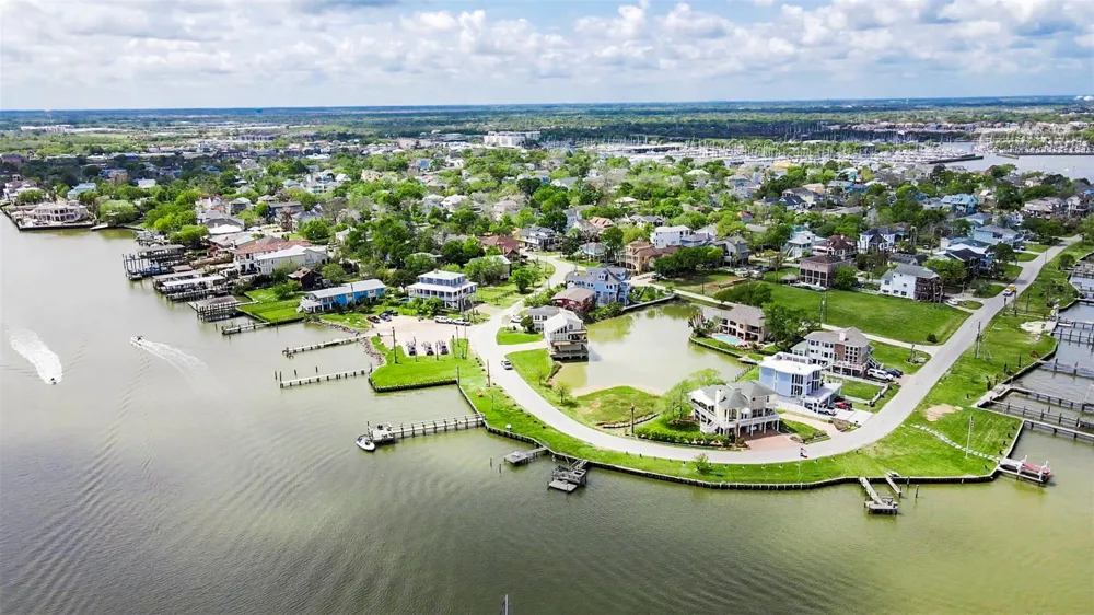 822 Cedar Road Clear Lake Shores, TX 77565