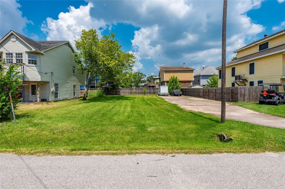 822 Cedar Road Clear Lake Shores, TX 77565