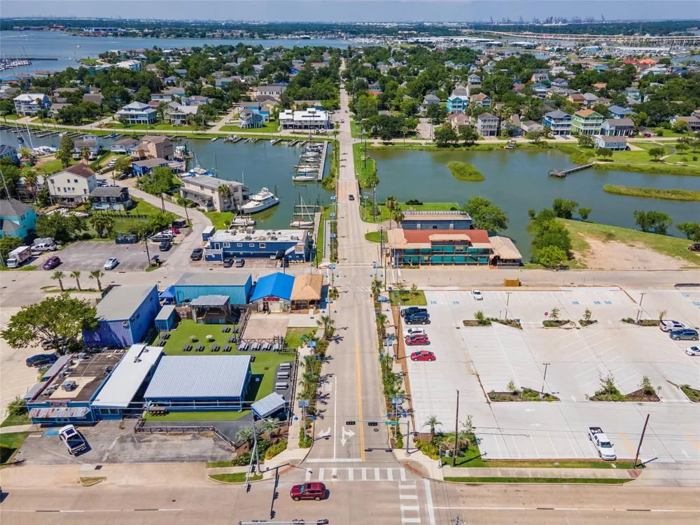 822 Cedar Road Clear Lake Shores, TX 77565