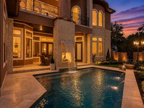 5703 Lakeshore Vista Drive