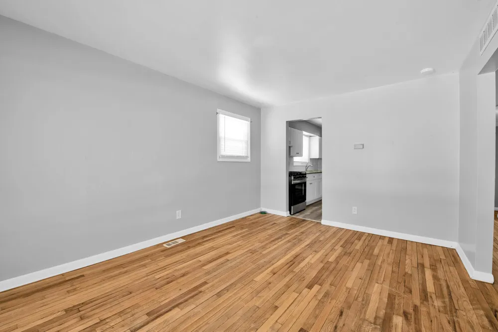 1636 E Pearl Avenue Hazel Park, MI 48030