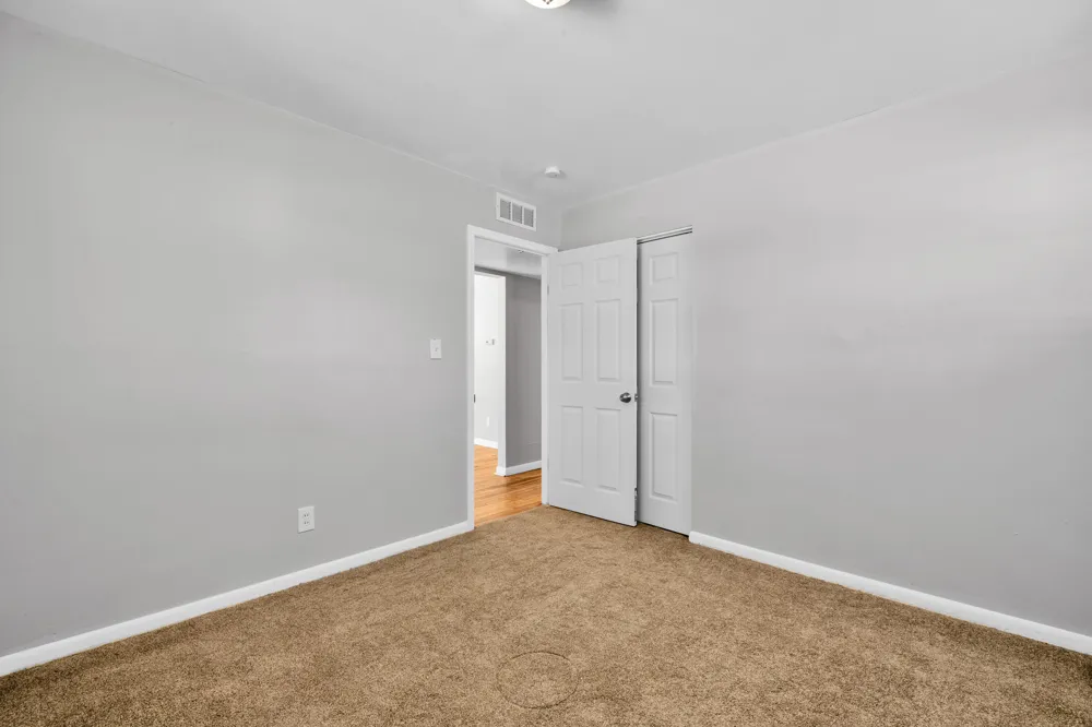 1636 E Pearl Avenue Hazel Park, MI 48030