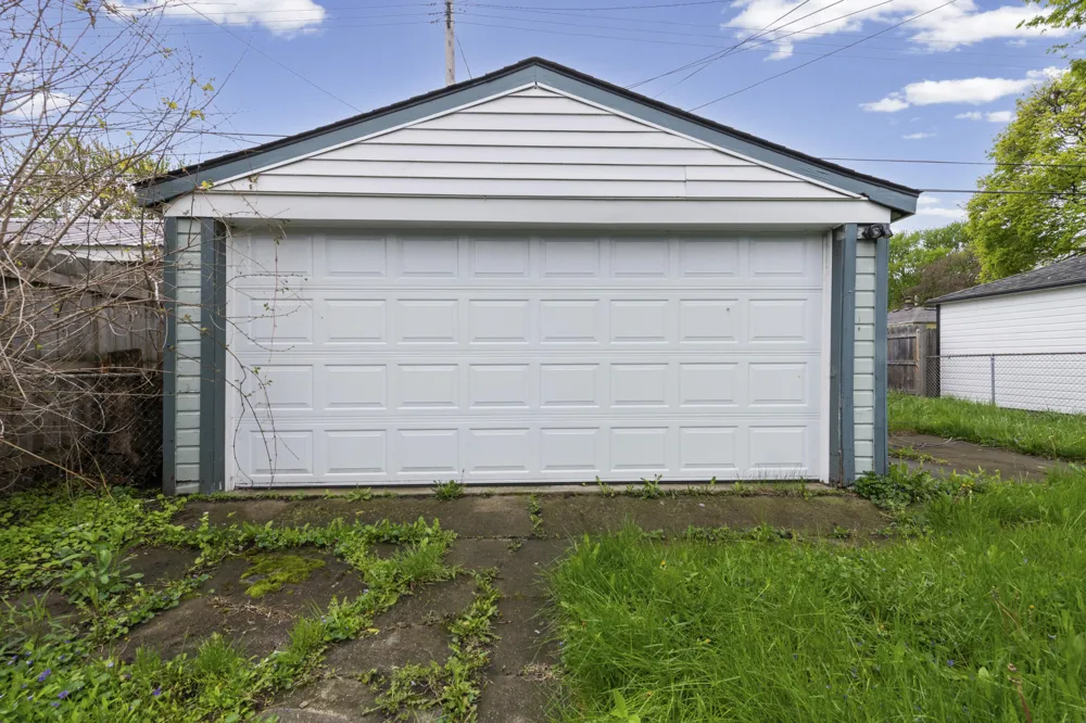 1636 E Pearl Avenue Hazel Park, MI 48030