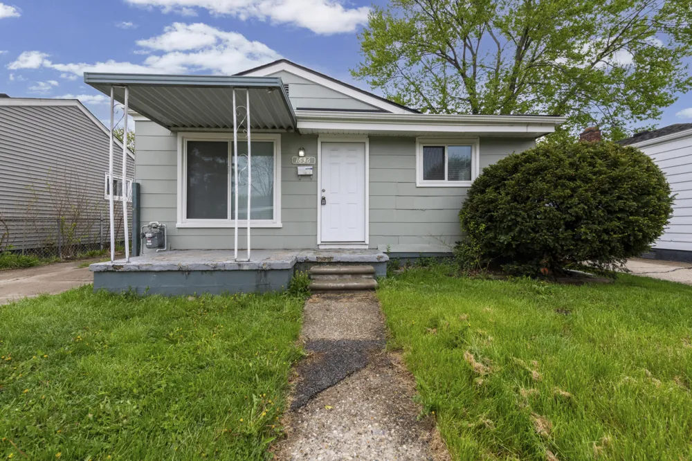1636 E Pearl Avenue Hazel Park, MI 48030