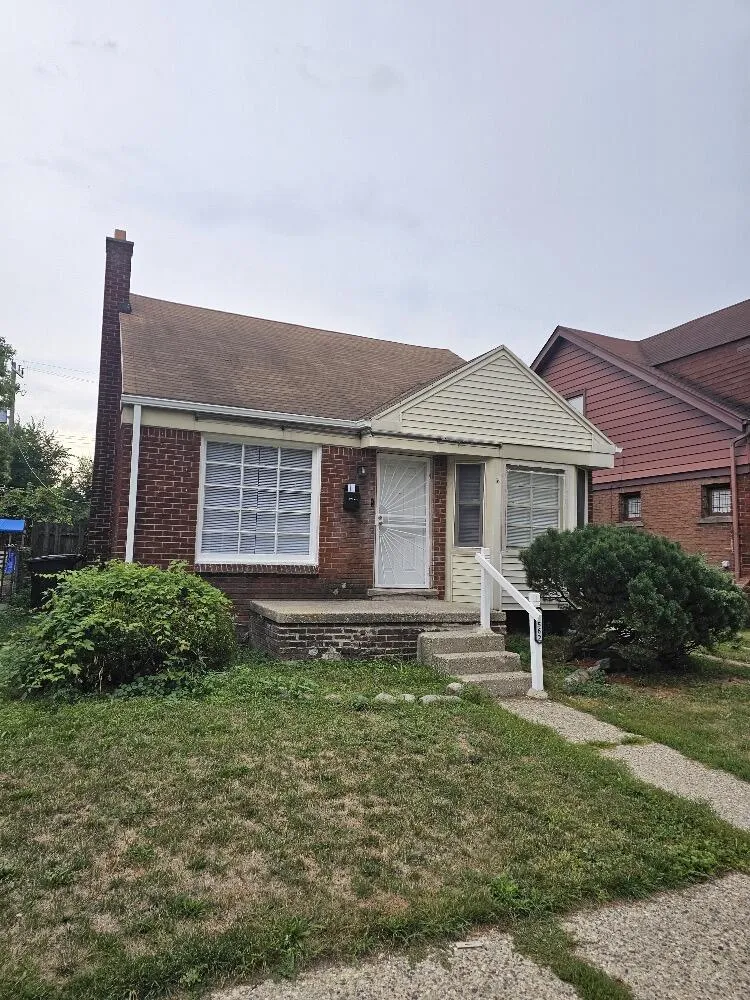 16562 Appoline Detroit, MI 48235