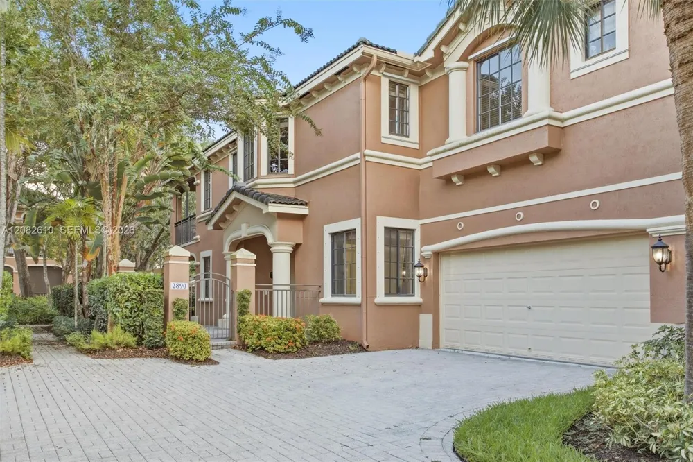 2890 Kinsington Cir #22-1 Weston, FL 33332