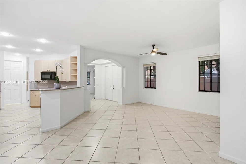 2890 Kinsington Cir #22-1 Weston, FL 33332