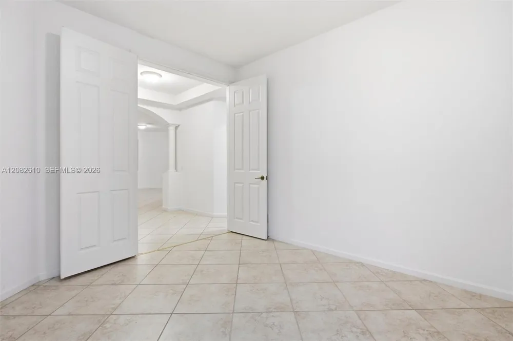 2890 Kinsington Cir #22-1 Weston, FL 33332
