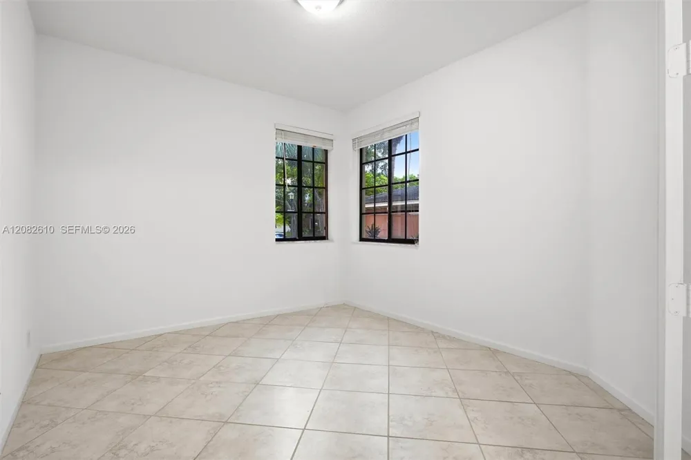 2890 Kinsington Cir #22-1 Weston, FL 33332