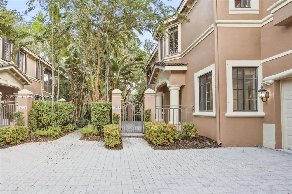 2890 Kinsington Cir #22-1 Weston, FL 33332