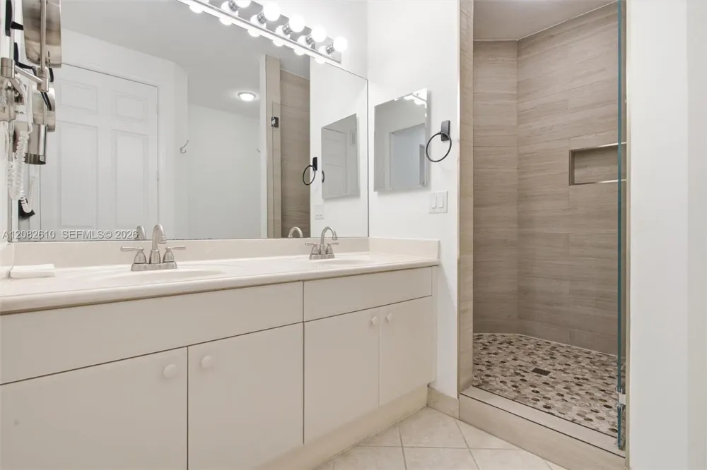 2890 Kinsington Cir #22-1 Weston, FL 33332