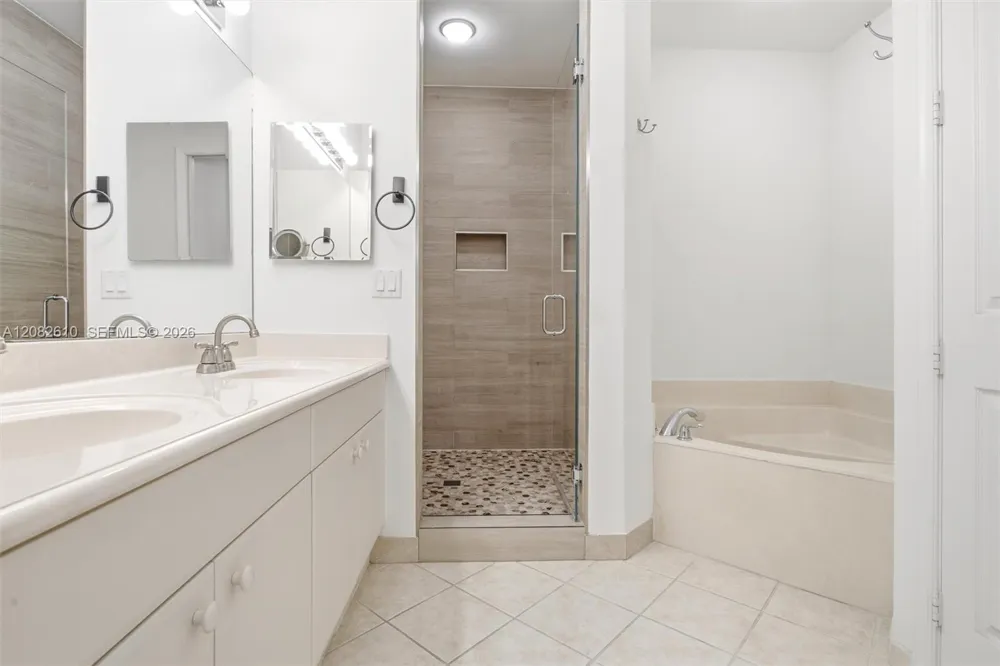 2890 Kinsington Cir #22-1 Weston, FL 33332