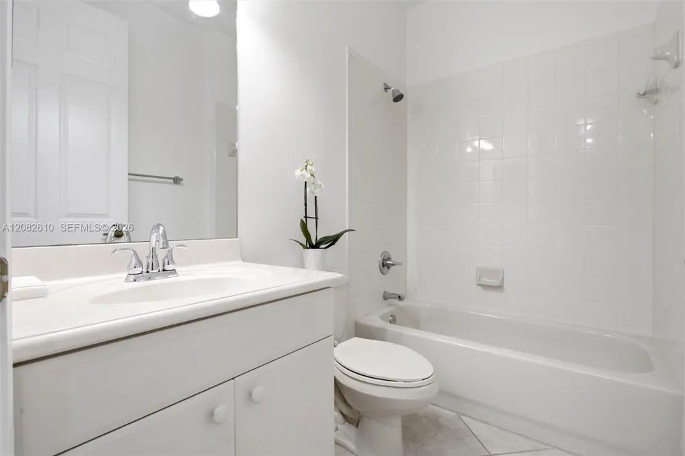2890 Kinsington Cir #22-1 Weston, FL 33332