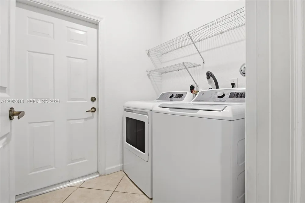 2890 Kinsington Cir #22-1 Weston, FL 33332