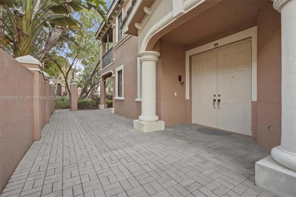 2890 Kinsington Cir #22-1 Weston, FL 33332