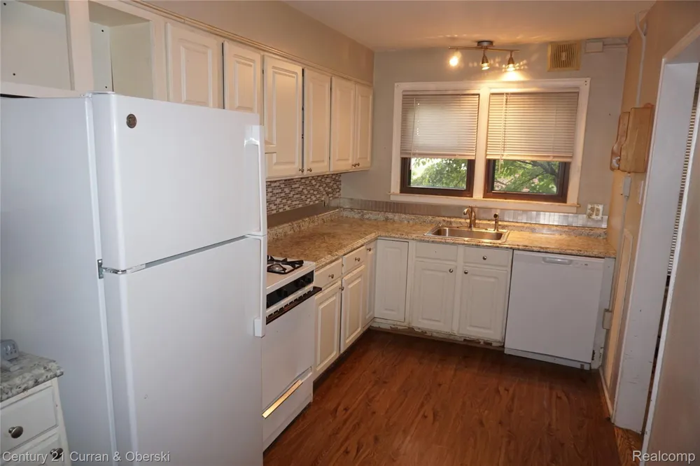 22671 Garrison Street #107 Dearborn City, MI 48124