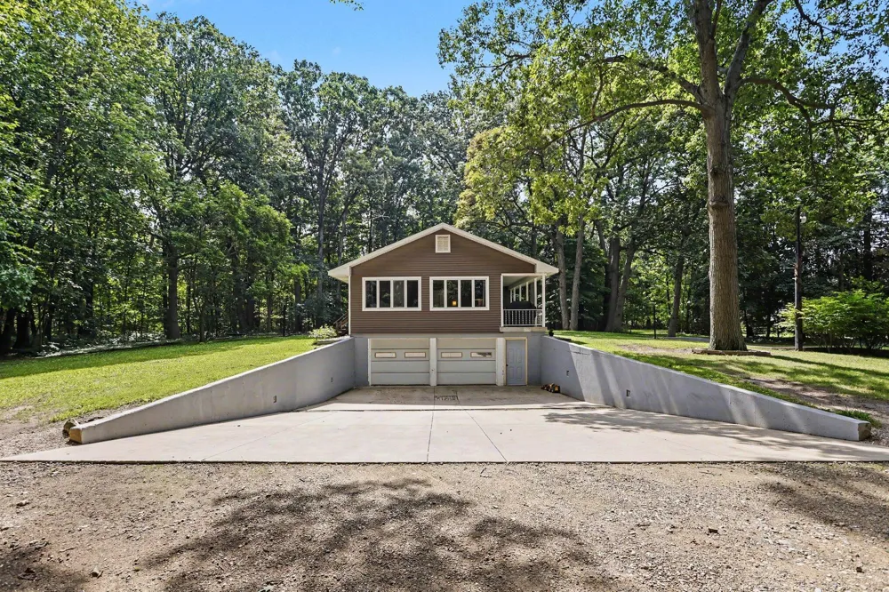 12537 S Wolcott Chikaming Township, MI 49125