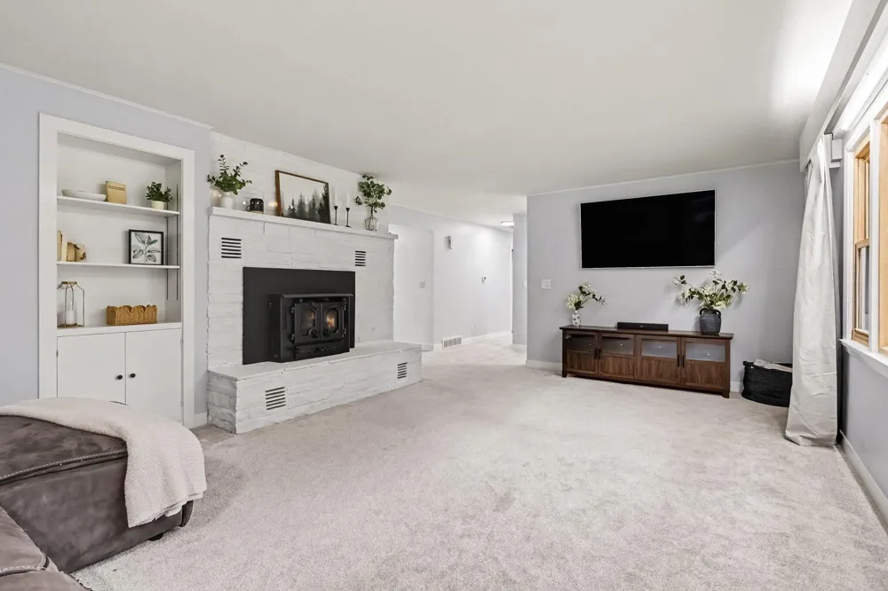 12537 S Wolcott Chikaming Township, MI 49125