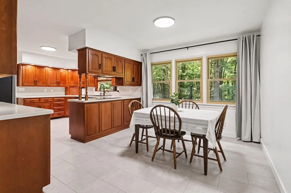 12537 S Wolcott Chikaming Township, MI 49125