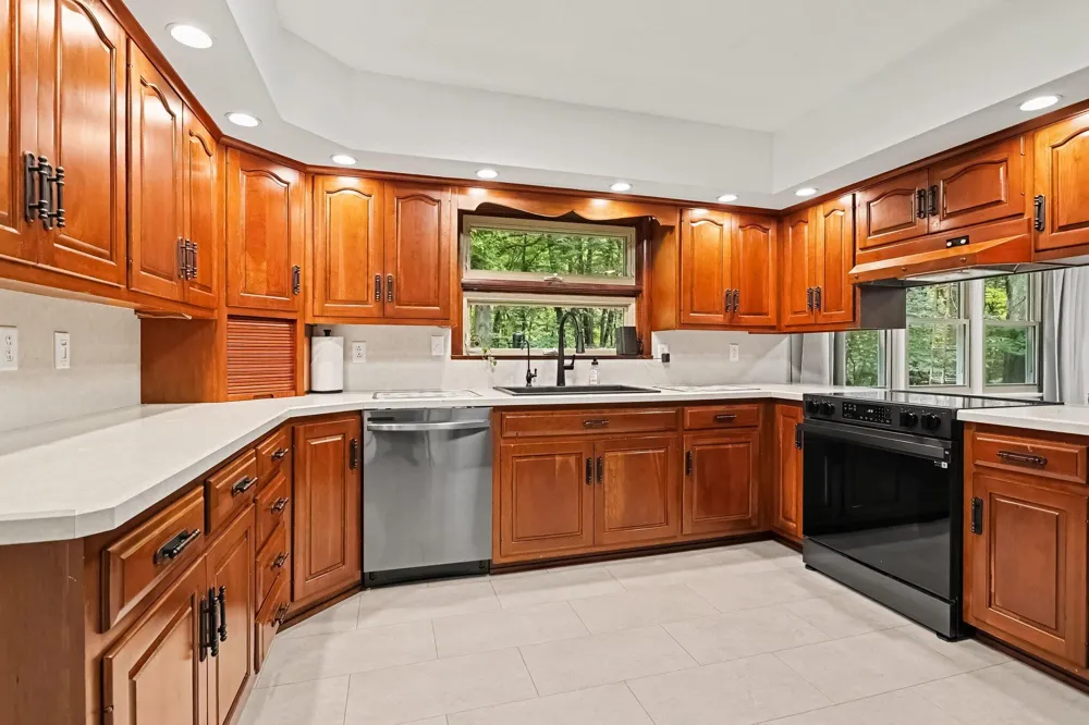 12537 S Wolcott Chikaming Township, MI 49125