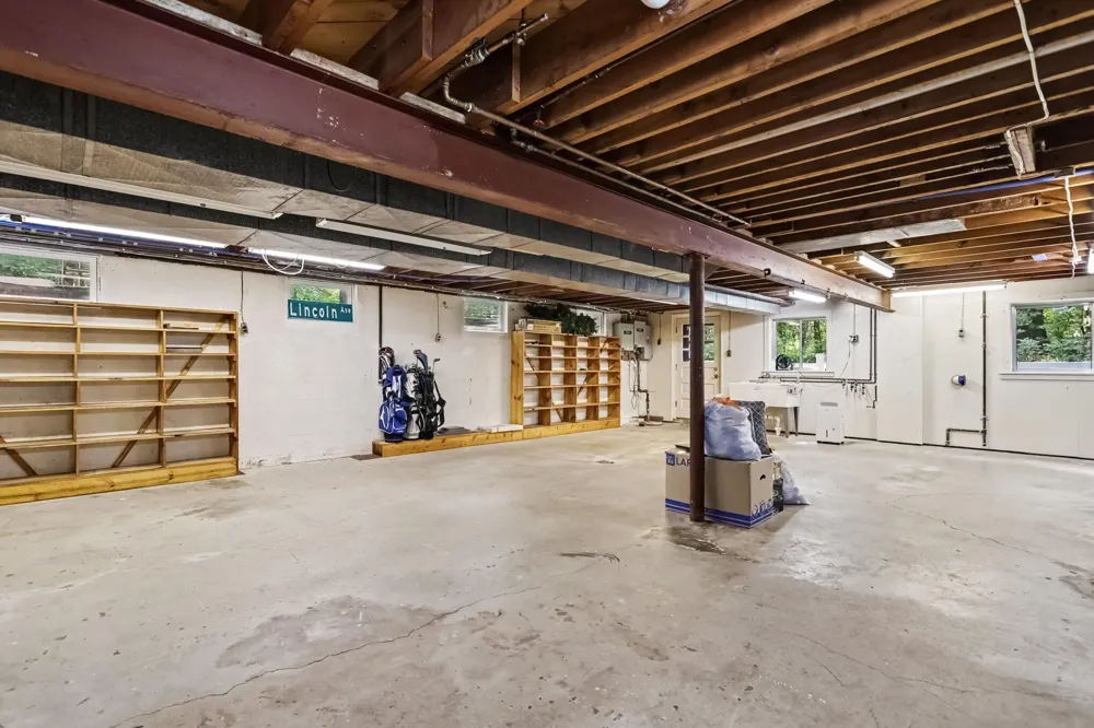 12537 S Wolcott Chikaming Township, MI 49125