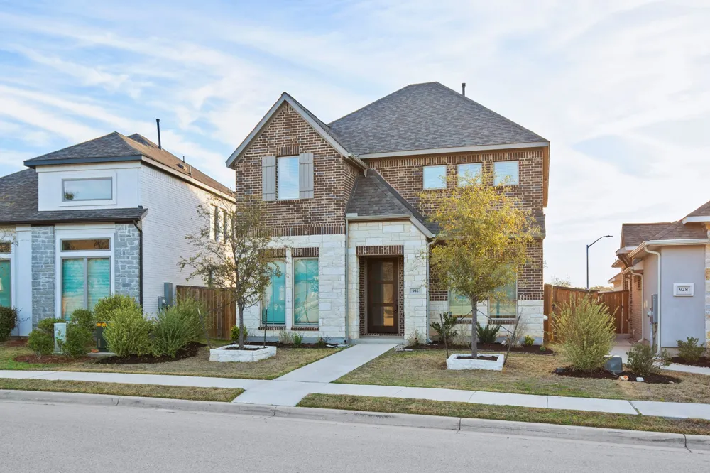 932 Azul Lagoon Drive #18 Leander, TX 78641