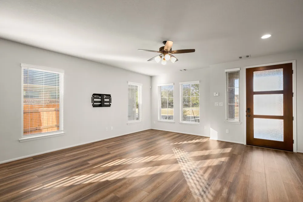 932 Azul Lagoon Drive #18 Leander, TX 78641