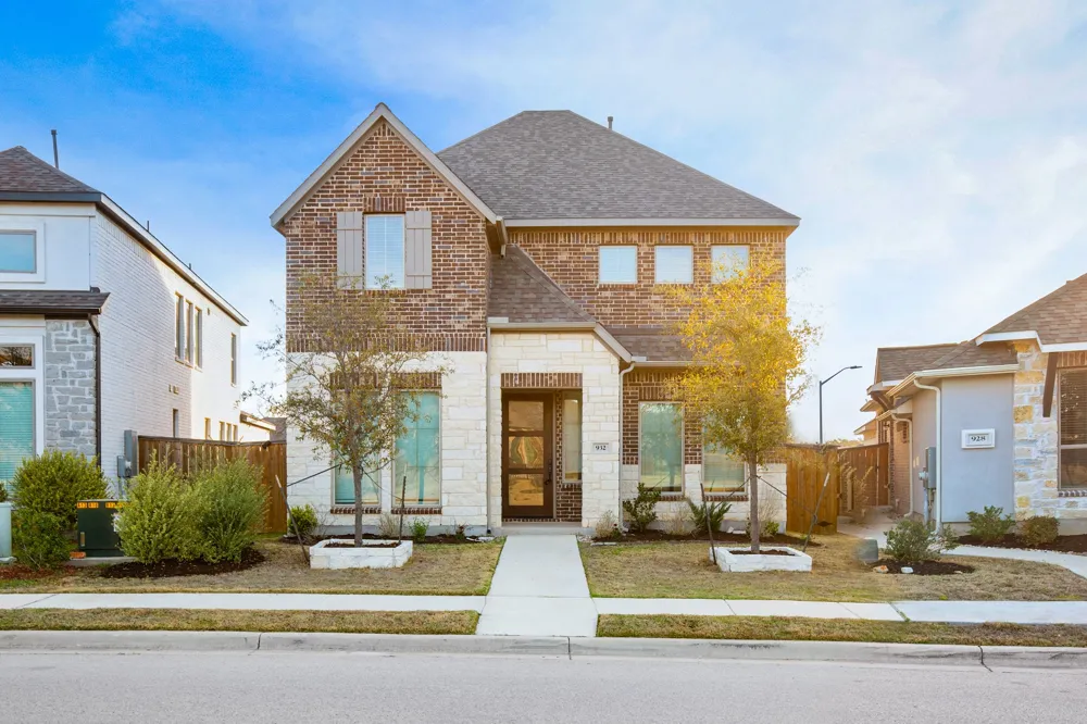 932 Azul Lagoon Drive #18 Leander, TX 78641