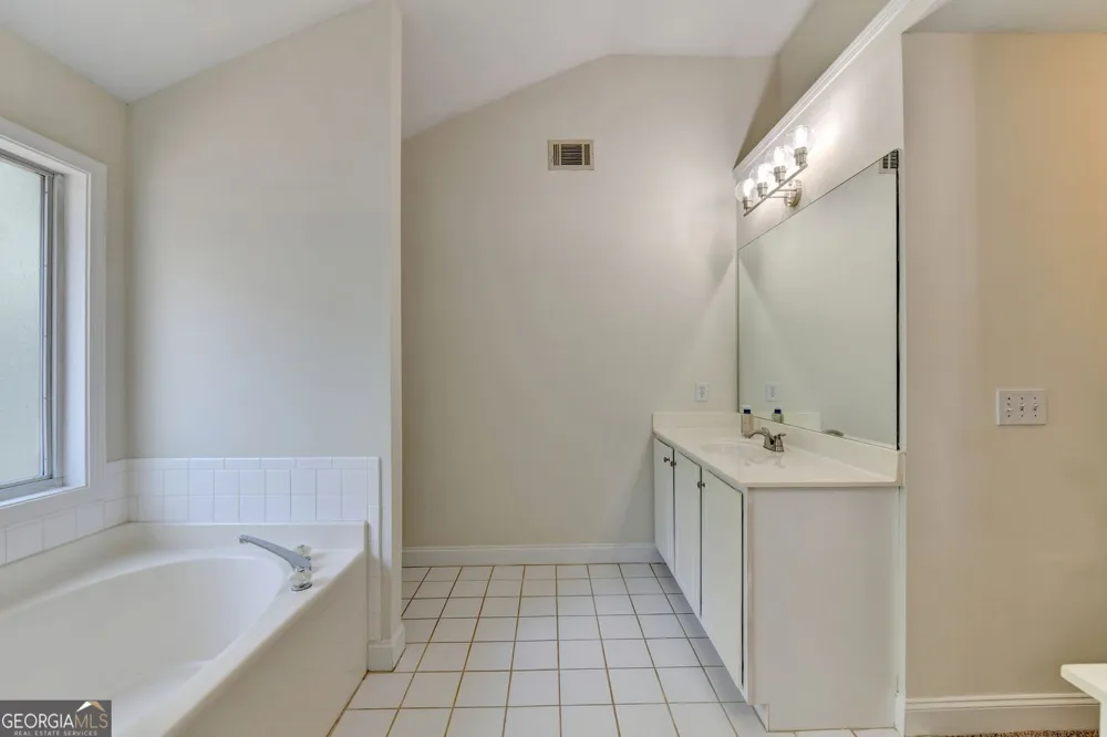 1131 3rd ST Stone Mountain, GA 30083