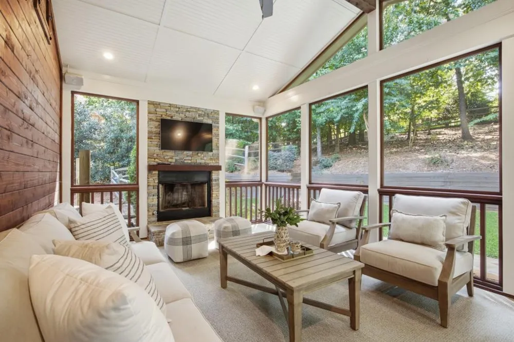 952 Hawkhorn Court Alpharetta, GA 30005