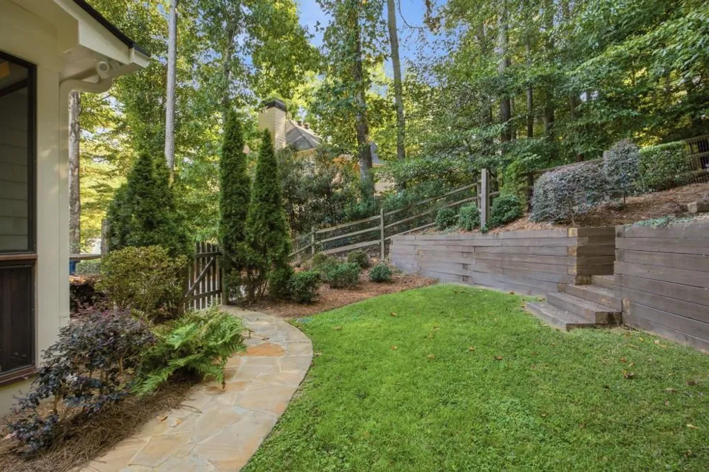 952 Hawkhorn Court Alpharetta, GA 30005