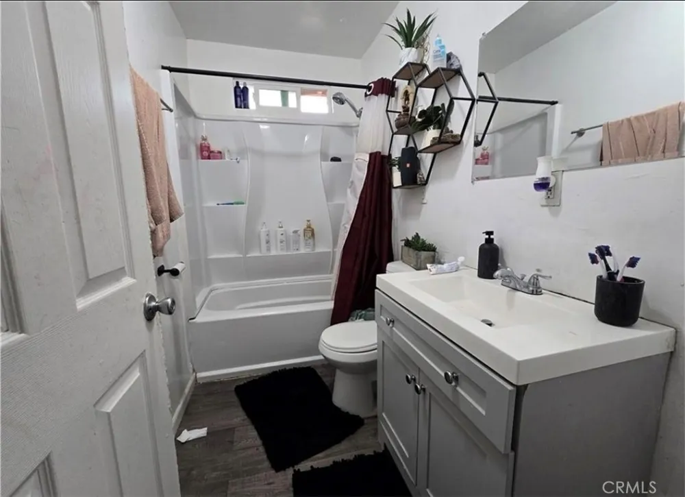2004 Virginia Bakersfield, CA 93305