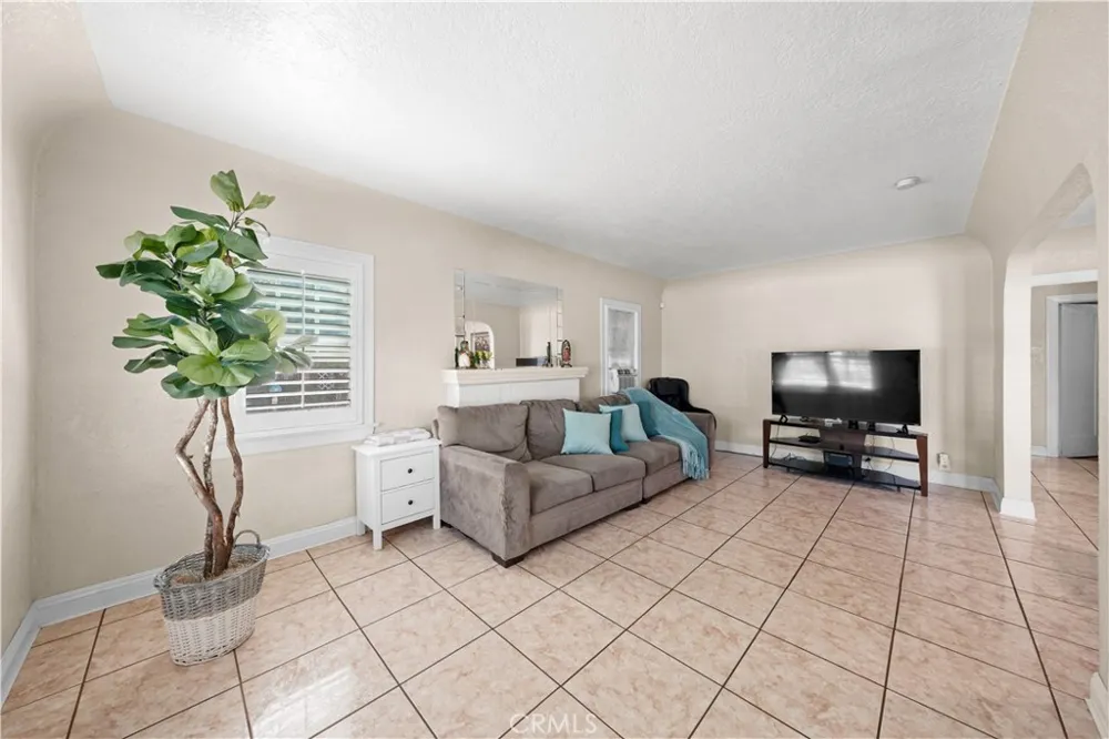6503 Wilcox Avenue Bell, CA 90201