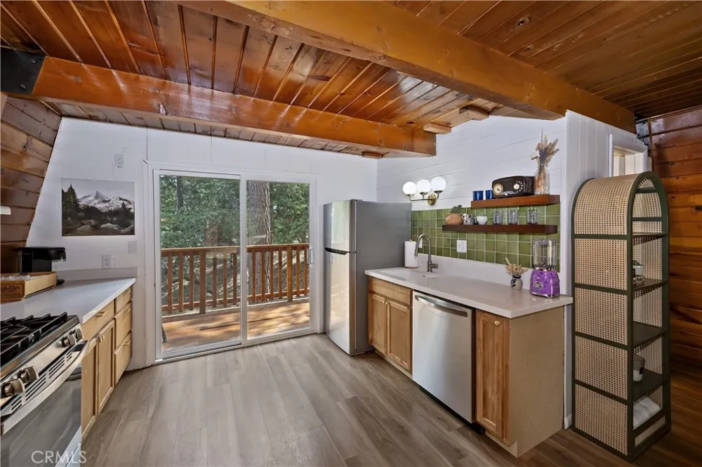 897 Ford Big Bear Lake, CA 92315