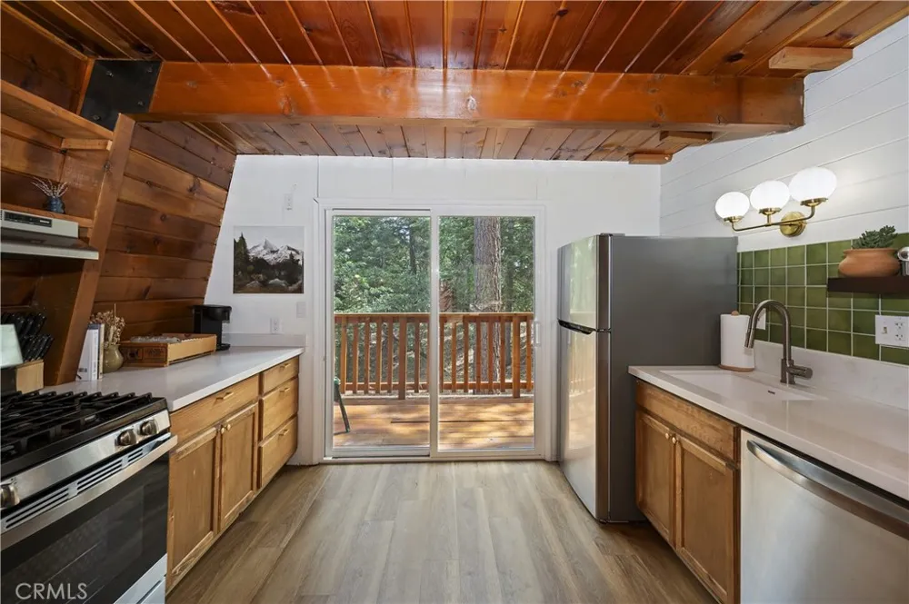 897 Ford Big Bear Lake, CA 92315