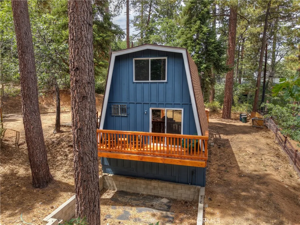 897 Ford Big Bear Lake, CA 92315