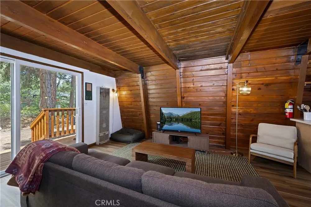 897 Ford Big Bear Lake, CA 92315
